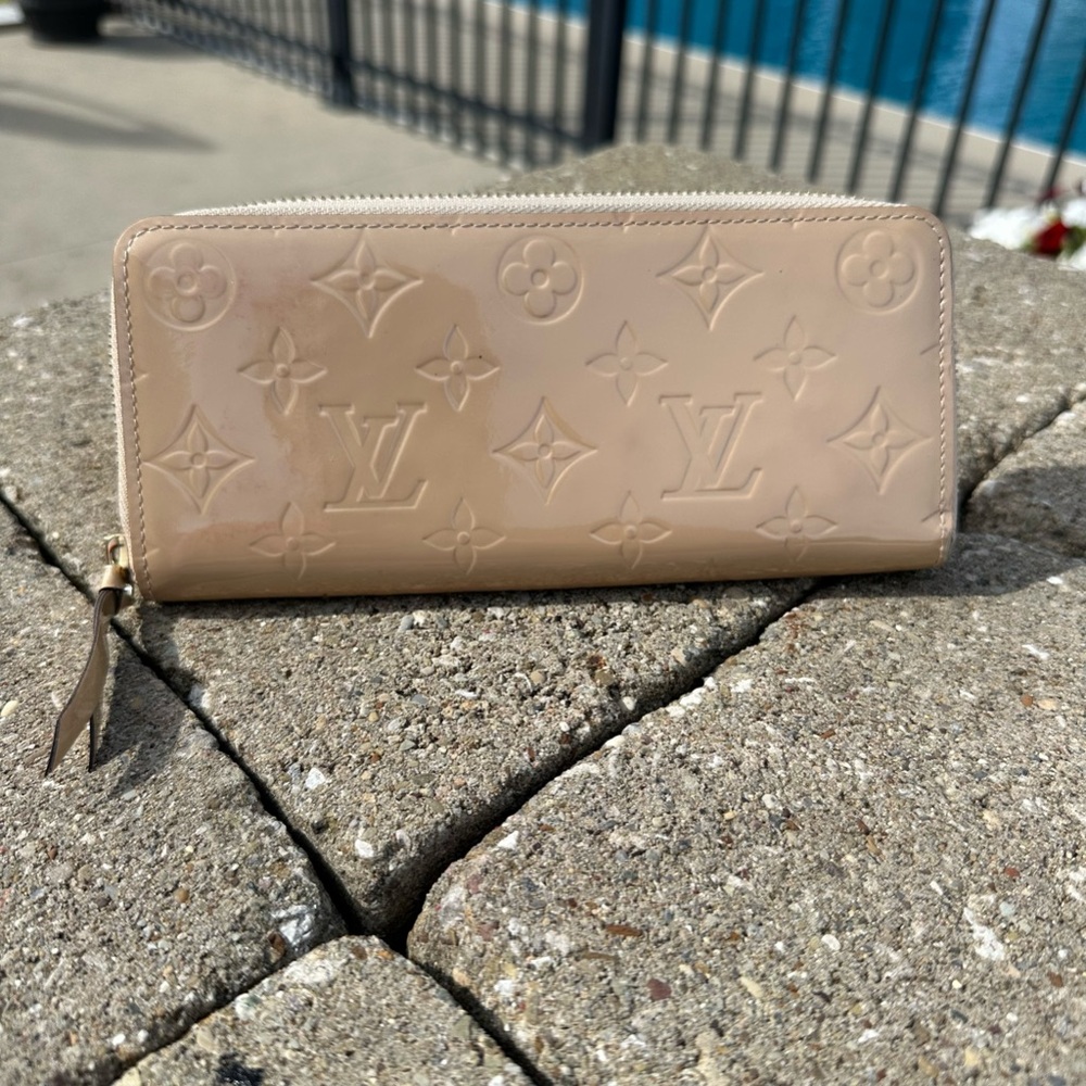 Louis Vuitton vernis clemence wallet